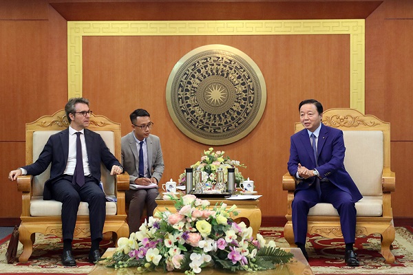 Bộ trưởng Trần Hồng Hà làm việc với Đại sứ Phái đoàn Liên minh Châu Âu (EU) tại Việt Nam